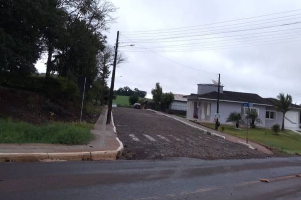 Calçamentos são inaugurados no Bairro Beira Campo