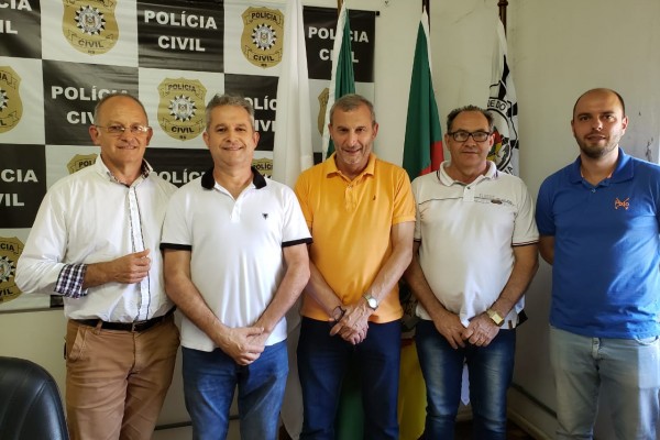 Prefeito visita Hospital e Delegacia Regional de Polícia no município de Carazinho