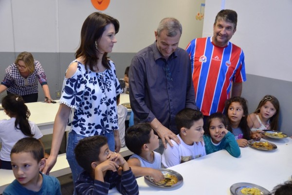Governo Municipal retoma o projeto Almoçando na Escola