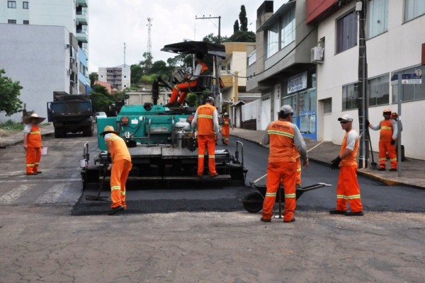 Obras de pavimentação seguem em ritmo acelerado em Sarandi