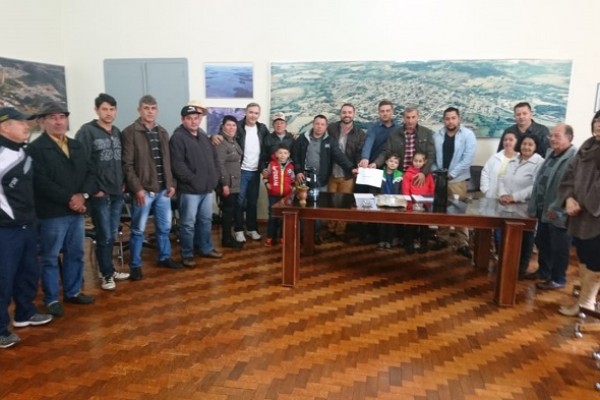 Prefeito recebe comissão de moradores dos Bairros Santa Catarina e Ipiranga