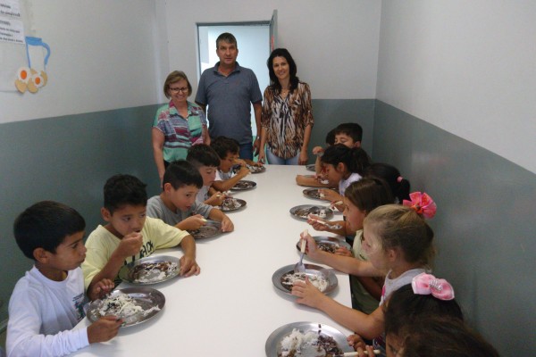 Projeto Almoçando de Escola é retomado pelo Governo Municipal