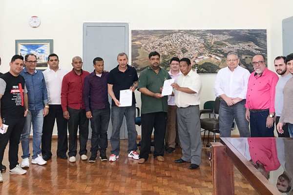 Município entrega terrenos para a Associação Beneficente Pentecostal Unida Do Brasil