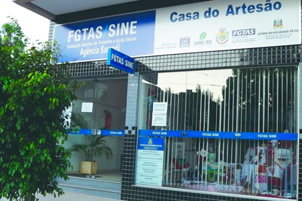 Agência FGTAS/Sine de Sarandi recebe aparelho de ar condicionado