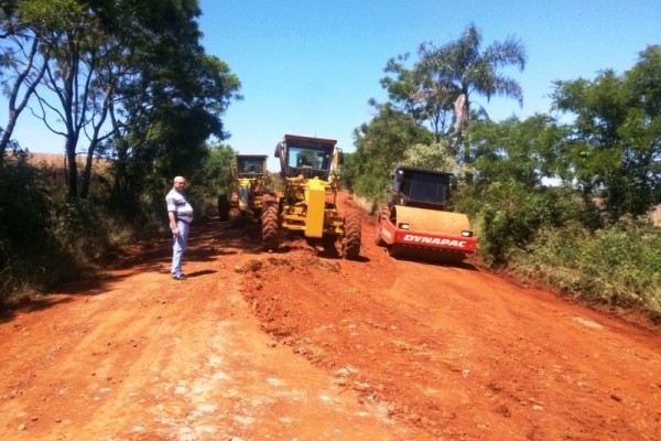 Secretaria de Obras realiza melhorias no trecho Sarandi/Natalino