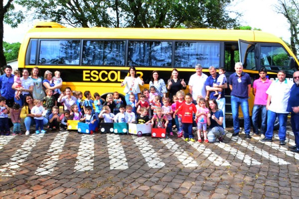 Secretaria de Educação adquire micro-ônibus para a educação infantil